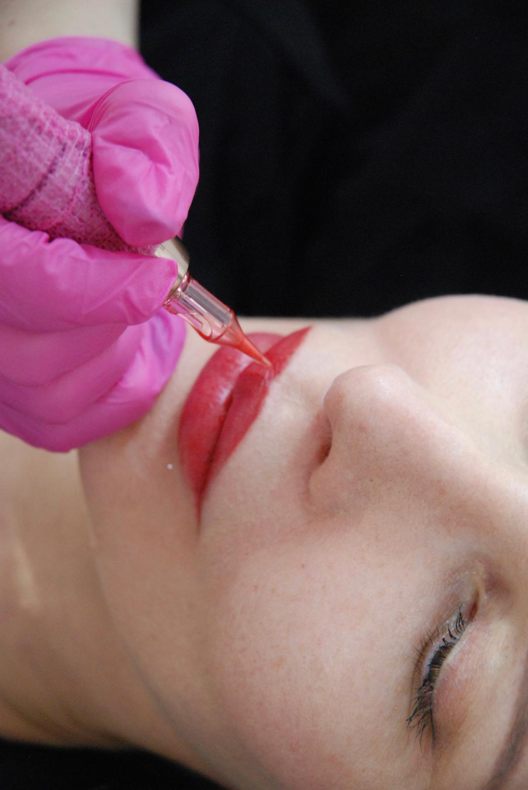 Lippen Permanent Make-Up Behandlung